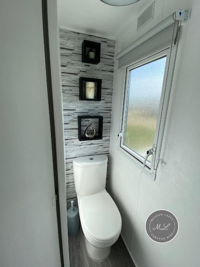 Meadow Lakes 22 - Golden Palm, Pet Friendly, Wifi, Bed Linen - Meadow Lakes Caravan & Lodge Hire Skegness Exterior photo